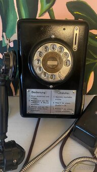 Starý nástěnný telefon na mince - 3