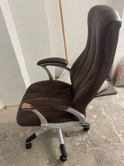 Hnědé kancelářské křeslo - 3