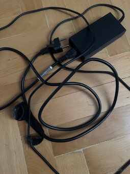 Dokovací stanice a nabíječka HP - 3