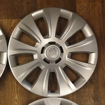 Prodám zánovní kryty kol Škoda r16 B1801 - 3