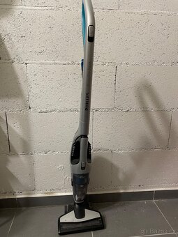 Tyčový Aku vysavač Philips PowerPro - 3