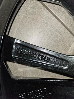 Prodám ORIGINÁLNÍ disky 19" na Octavii 4 + Pneu Bridgestone - 3