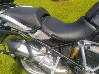 BMW R 1200 GS, vyměním snížené sedlo Touratech. - 3