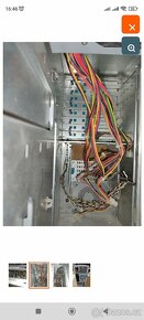 PC skříň s ventilátorem , zdrojem 220W a kabely.
 - 3