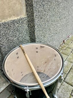 Buben na fandění. - 3