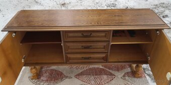 Rustikální komoda na nožkách - 3