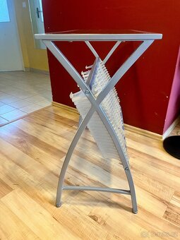 Odkládací stolek a stojan na CD - 3