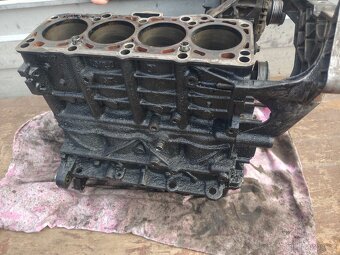 Motor 1.9tdi 77kw BXE díly - 3