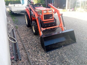 malotraktor Hinomoto N 209 s nakladačem - 3