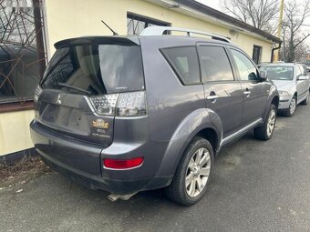 Mitsubishi Outlander,2.4 4x4 7 míst max. výbava - 3