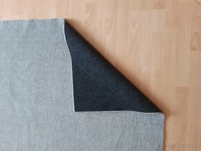 Velký šedý koberec - 3