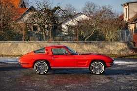 Chevrolet Corvette C2 327 cu in (5.4 L) - 3