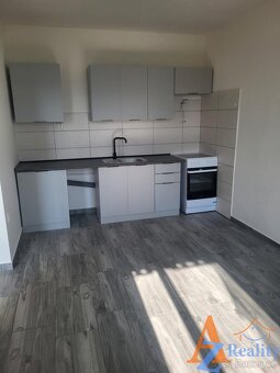 Nabízíme dlouhodobý pronájem bytové jednotky, 3+1/L, v ulici - 3
