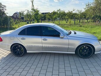 Mercedes-Benz E55 AMG V8 kompresor - 3