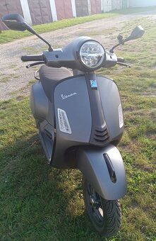Vespa GTS 300 super sport - 3