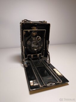Historický fotoaparát s Zeiss objektivem - 3