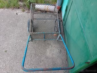 Ruční dvoukolový vozík s kovovým košem - 3