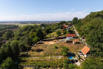 Prodej pozemku pod Kunětickou horou 1128m2, ev.č. 00037 - 3