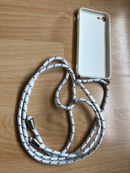 Pouzdro iPhone 8, 7, SE s popruhem - 3