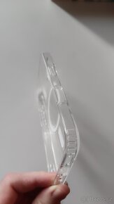 iPhone 16 - kryt s magsafe - 3