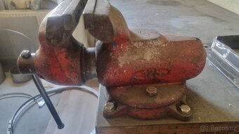 Dílenský ponk se svěrákem - 3