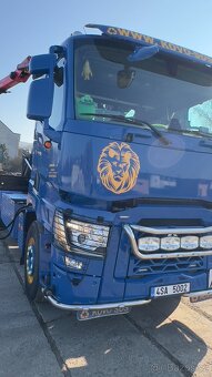 Hákový nosič kontejnerů s hydraulickou rukou Renult C480 - 3