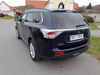 Prodám MITSUBISHI OUTLENDER 2.3 Di-D 4 WD - 110kw 7. mist - 3