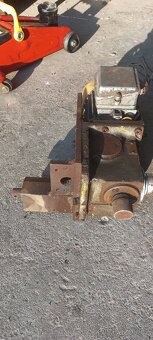 El. motor se šnekouvou převodovkou - 3