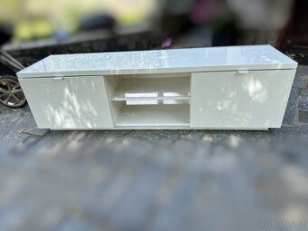 Ikea BYÅS TV stolek - 3