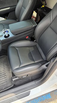 Přední sedačky z Tesla model Y 2024 - 3