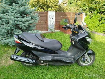 Suzuki Burgman 200 - 3