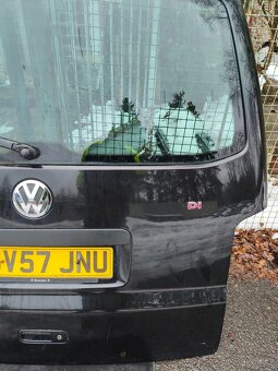 VW T5 Transportér - víko kufru, páté dveře černé - 3