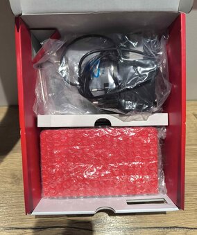 Nintendo Switch OLED - edice Mario red - 3