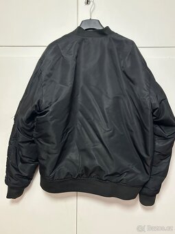 Cerny bomber - 3