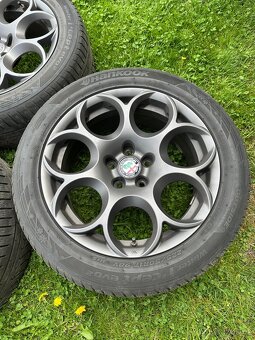Prodám originální sadu ALU kol Alfa Romeo 17” s pneu - 3