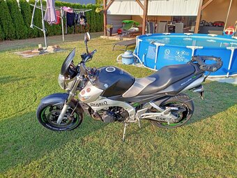 Suzuki GSR 600 - 3