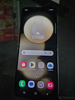 Samsung Z Flip5 - 3