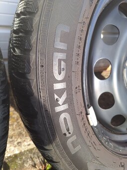 Originální zimní sada. Pneu 195/60 R16+disky a poklice. - 3