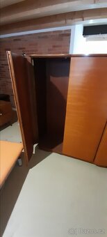 Starší skříň - 3