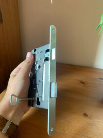 Prodám zámek do dveří včetně klíče - 3