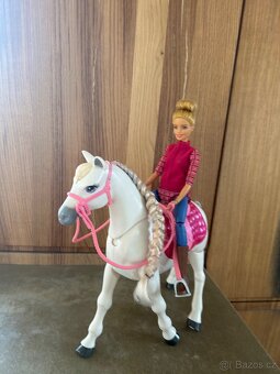 Barbie a chodící kůň - 3