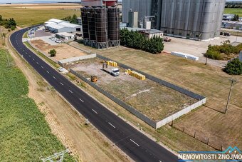 Pronájem komerčního pozemku 1650m2, u hlavní komunikace, Tas - 3