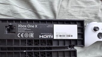 Xbox One X - 3