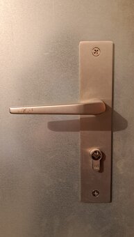 bezpečnostní dveře a zámek - 3