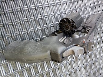Vzduchový revolver Gamo cal. 4,5 mm, na CO2, PC 3.000 Kč - 3