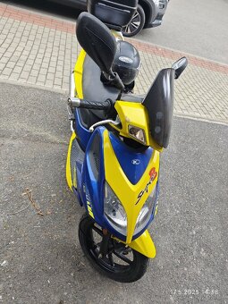 Motorka KYMCO SUPER8 50 CK50QT-6 Žlutá modrá - 3