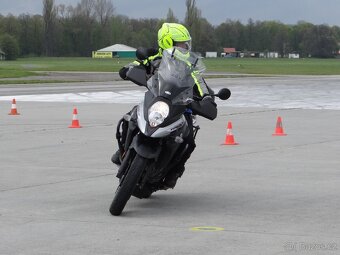 Prodám Suzuki V-Strom 650, ročník 201ý - 3