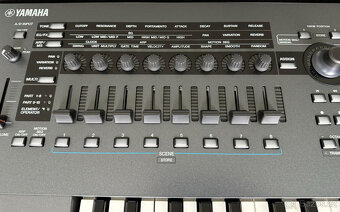 Yamaha Montage 6 syntezátorů 61 kláves + 3 zvukové knihovny - 3