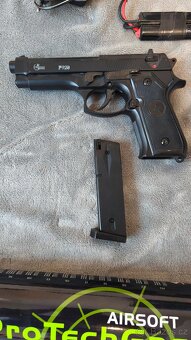 Airsoft pistole + vybavení - 3