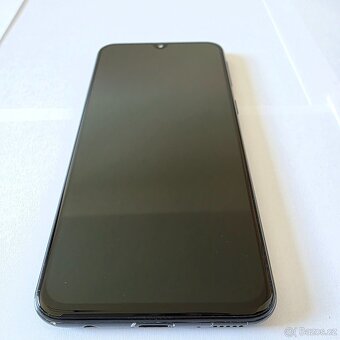 Samsung A40 mobilní telefon - 3